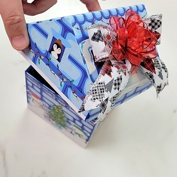 Holiday Gift Box - Picture 6 of 11